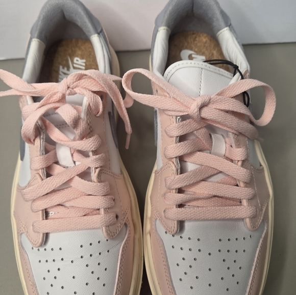 Nike Pink and White Retro Sneakers New - Picture 3 of 12